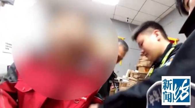 快遞員將7999元的手機放買家門口丟失，20多天後，手機“自動報警”了……