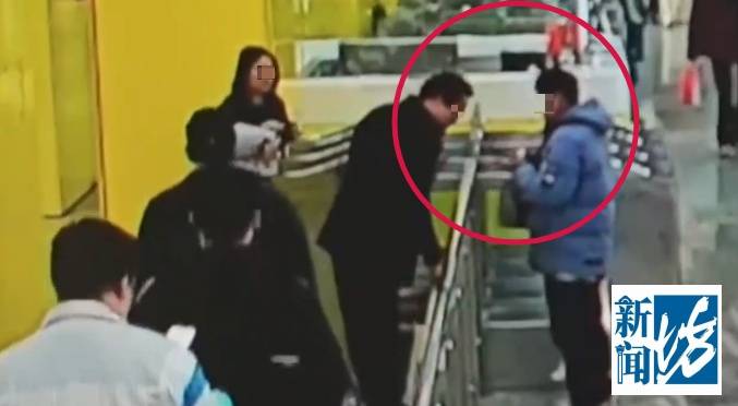 快遞員將7999元的手機放買家門口丟失，20多天後，手機“自動報警”了……