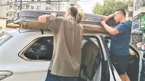 北大研究生用AI“復活”父親 “父親”回話：兒子你過得好不好？