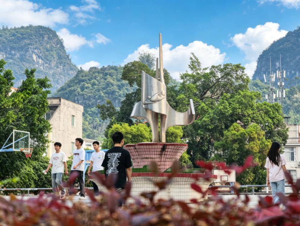 原創獨角獸海亮科服，卡位了AI+教育最大市場