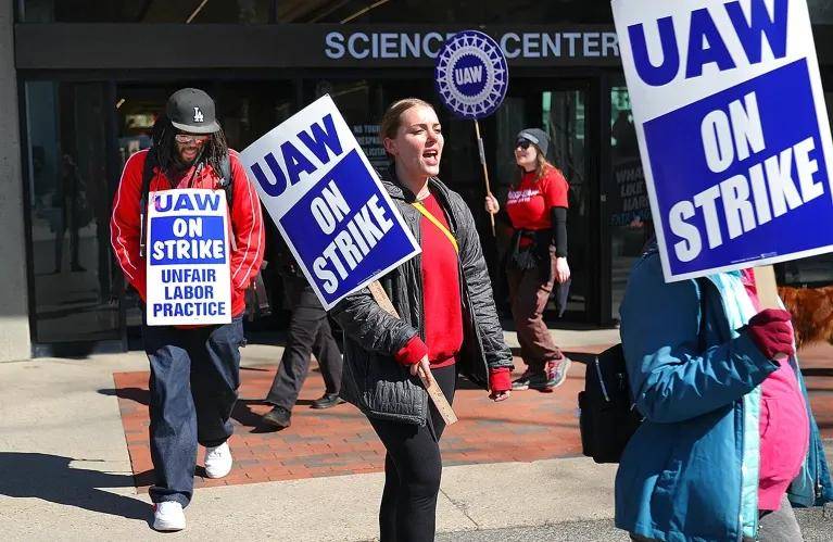 哈佛數千名研究生罷工，科研停擺