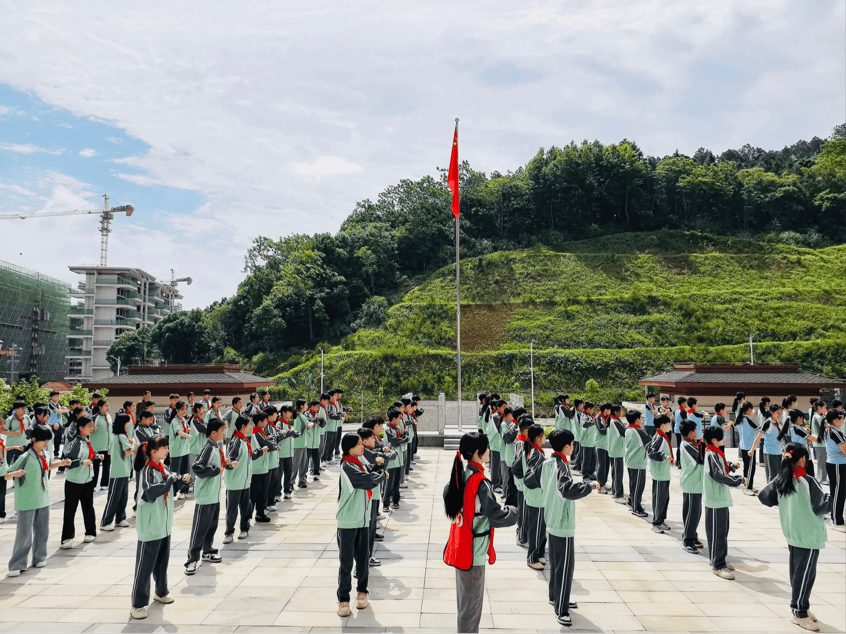 陽光體育強體魄 五育並舉促成長——尋烏縣第一小學開展陽光大課間展示活動