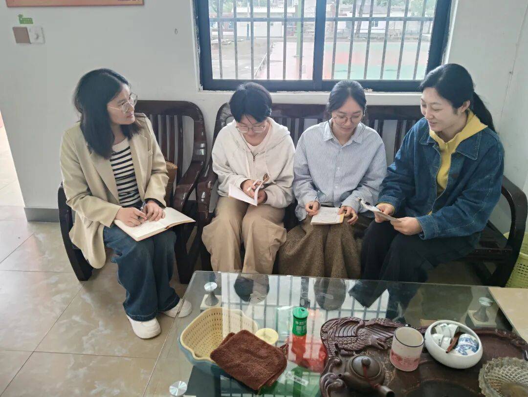 結對情誼深 共話教育夢——尋烏縣三二五小學黨員骨幹教師送教岑峰中小學活動